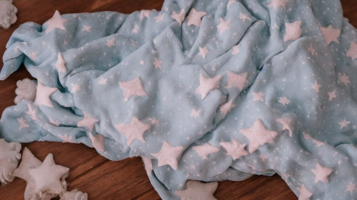 De mest populære materialer til babydyner – en guide